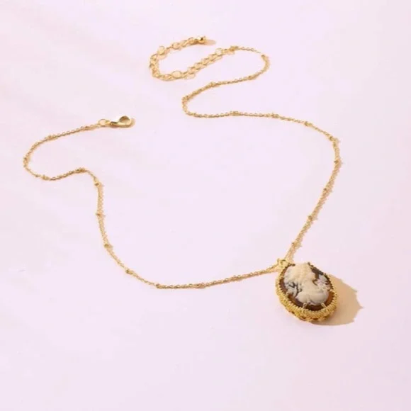 Gold Cameo Pendant Necklace - Picture 2 of 4